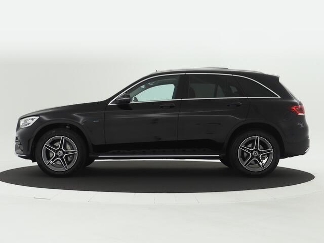 Mercedes-Benz GLC-KLASSE 300 e 4MATIC Business Solution AMG | Panoramadak | Lichtmetalen velgen | Navigatie | Parking support | camera achter | Inclusief 24 maanden MB Certified garantie voor Europa.