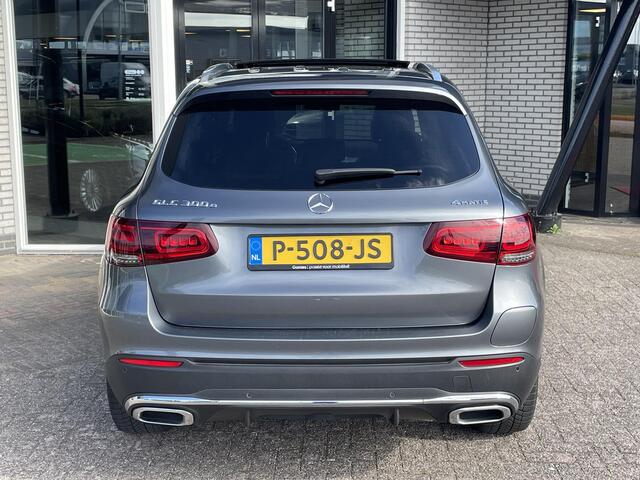 Mercedes-Benz GLC-KLASSE 300e 4MATIC AMG | Panoramadak | Trekhaak | Rijass+