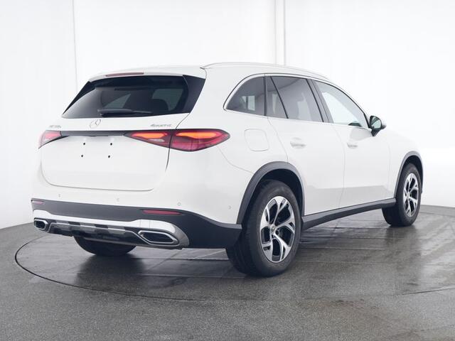 Mercedes-Benz GLC-KLASSE 300 e 4MATIC Plug-In Hybride Trekhaak | Panorama Schuif-Kanteldak | Memory Voorstoelen. Inclusief 24 maanden MB Certified garantie voor Europa.