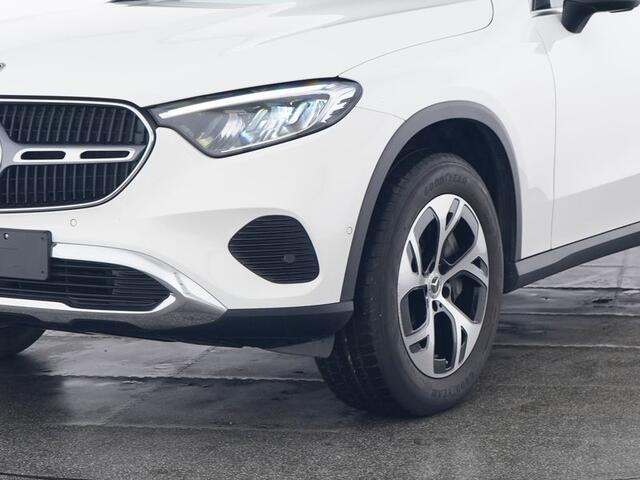 Mercedes-Benz GLC-KLASSE 300 e 4MATIC Plug-In Hybride Trekhaak | Panorama Schuif-Kanteldak | Memory Voorstoelen. Inclusief 24 maanden MB Certified garantie voor Europa.