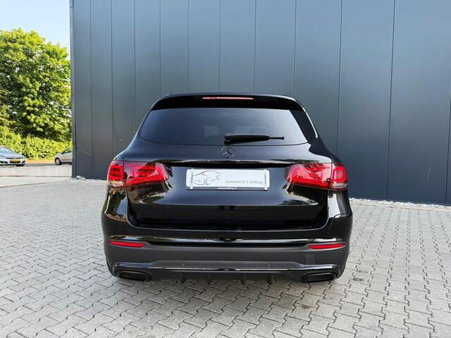 Mercedes-Benz GLC-KLASSE 300e 4MATIC AMG / pano / burmester / Designo