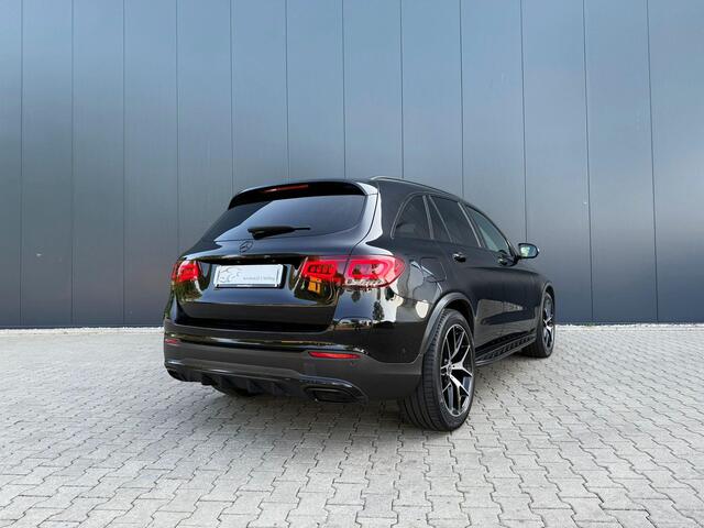 Mercedes-Benz GLC-KLASSE 300e 4MATIC AMG / pano / burmester / Designo