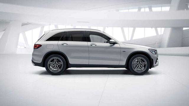 Mercedes-Benz GLC-KLASSE 300e 4MATIC Business Solution AMG | Panoramadak | Burmester | Trekhaak | Keyless | Widescreen | Sfeerverlichting | Stoelverwarming |