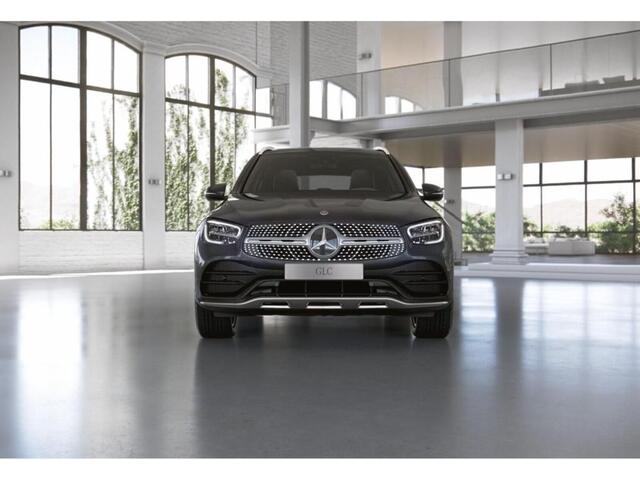 Mercedes-Benz GLC-KLASSE 300e AMG // Panormadak // Trekhaak // Memory / /Burmester // Distronic // Carplay // Sfeerverlichting // 20 INCH