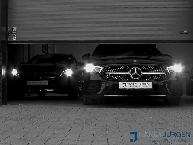 Mercedes-Benz GLC-KLASSE 300e 4M | 2x AMG | Panorama SKD | Night Pakket | Park Assist | Camera | Wegklapb. Trekhaak | Ambiente | Volle Uitvoering Wordt Verwacht!