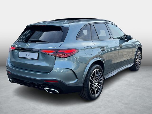 Mercedes-Benz GLC-KLASSE 300 e 4MATIC Sport Edition | AMG Line | Premium Pakket | Night Pakket | Winter Pakket | Panoramadak | Trekhaak | Burmester Surround Sound | 360° Camera | DISTRONIC Afstandsassistent | Elektrisch Verstelbare Stoelen + Memory | Stuurverwarming