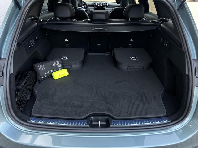 Mercedes-Benz GLC-KLASSE 300 e 4MATIC Sport Edition | AMG Line | Premium Pakket | Night Pakket | Winter Pakket | Panoramadak | Trekhaak | Burmester Surround Sound | 360° Camera | DISTRONIC Afstandsassistent | Elektrisch Verstelbare Stoelen + Memory | Stuurverwarming