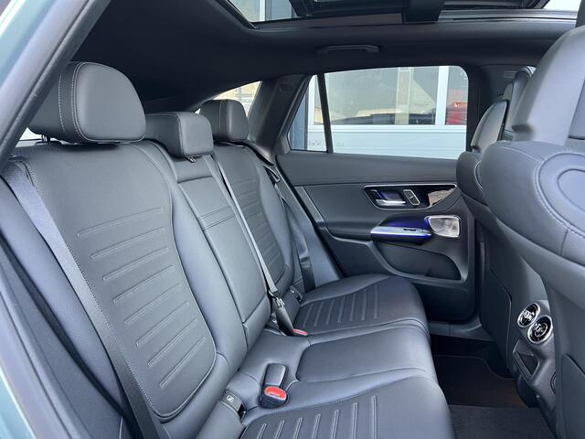 Mercedes-Benz GLC-KLASSE 300 e 4MATIC Sport Edition | AMG Line | Premium Pakket | Night Pakket | Winter Pakket | Panoramadak | Trekhaak | Burmester Surround Sound | 360° Camera | DISTRONIC Afstandsassistent | Elektrisch Verstelbare Stoelen + Memory | Stuurverwarming