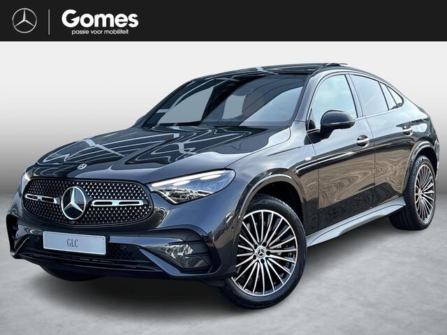 Mercedes-Benz GLC-KLASSE Coupé 300 e 4MATIC Sport Edition | AMG Line | Nappa Leder Bruin | Premium Pakket | Night Pakket | Winter Pakket | Panoramadak | Trekhaak | Burmester Surround | 360° Camera | DISTRONIC Afstandsassistent | Elektrisch Verstelbare Stoelen + Memory