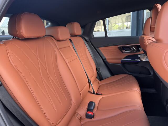 Mercedes-Benz GLC-KLASSE Coupé 300 e 4MATIC Sport Edition | AMG Line | Nappa Leder Bruin | Premium Pakket | Night Pakket | Winter Pakket | Panoramadak | Trekhaak | Burmester Surround | 360° Camera | DISTRONIC Afstandsassistent | Elektrisch Verstelbare Stoelen + Memory