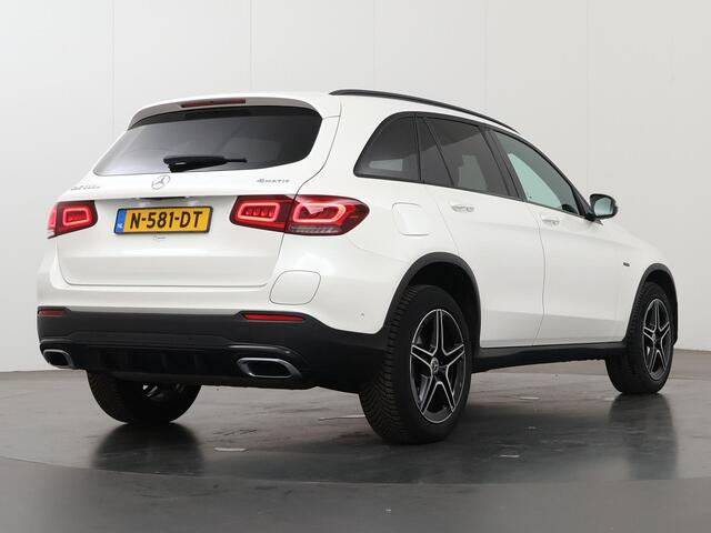 Mercedes-Benz GLC-KLASSE 300e 4MATIC AMG Night | Panoramadak | Easy Pack achterklep | Stoelverwarming | Achteruitrijcamera | Dakrails |