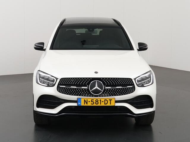 Mercedes-Benz GLC-KLASSE 300e 4MATIC AMG Night | Panoramadak | Easy Pack achterklep | Stoelverwarming | Achteruitrijcamera | Dakrails |