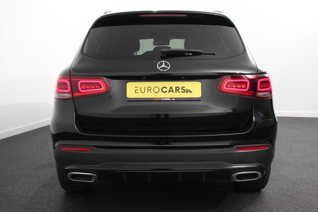 Mercedes-Benz GLC-KLASSE 300e 4MATIC 9G-tronic AMG Line Navigatie Cruise Control Parkeersensoren Stoelverwarming Panorama dak Matrix LED-koplampen Virtual Cockpit Surround-systeem Burmester Inductielader