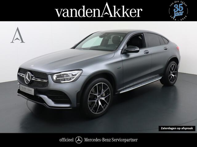 Mercedes-Benz GLC-KLASSE 300e Coupé AMG // Burmester / Magno Grijs // 20 inch // Treeplanken // Night pakket
