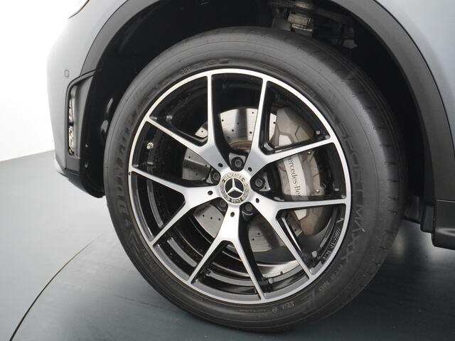 Mercedes-Benz GLC-KLASSE 300e Coupé AMG // Burmester / Magno Grijs // 20 inch // Treeplanken // Night pakket