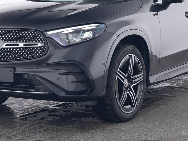Mercedes-Benz GLC-KLASSE 300 e 4MATIC AMG Plug in Hybride AMG Line | Panorama Schuif-Kanteldak | Alarm | 20 Inch AMG Velgen | Digital Koplampen | Trekhaak. Inclusief 48 maanden MB Certified garantie voor Europa.