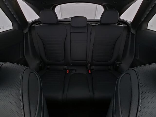 Mercedes-Benz GLC-KLASSE 300 e 4MATIC AMG Plug in Hybride AMG Line | Panorama Schuif-Kanteldak | Alarm | 20 Inch AMG Velgen | Digital Koplampen | Trekhaak. Inclusief 48 maanden MB Certified garantie voor Europa.