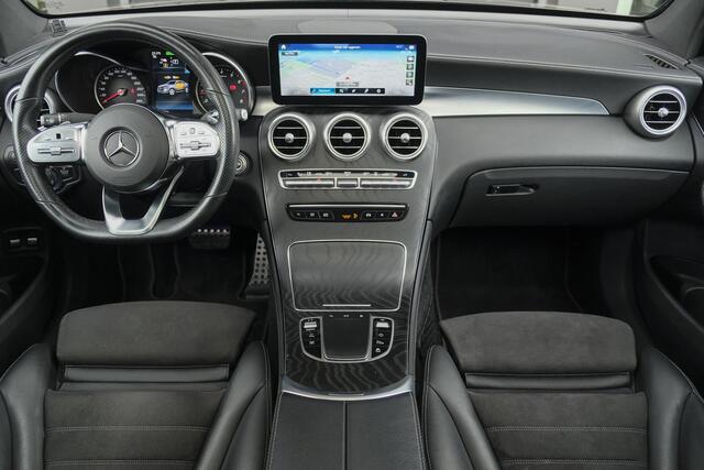 Mercedes-Benz GLC-KLASSE Coupé GLC300e AMG 320pk 4MATIC Schuifdak Burmester Camera MBUX Trekhaak elektrisch 20" LMV
