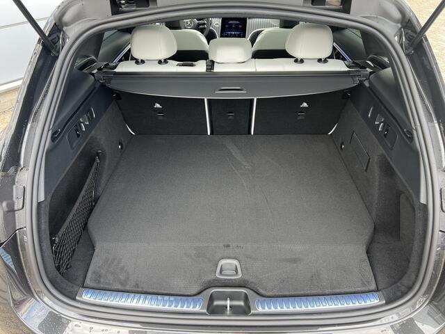 Mercedes-Benz GLC-KLASSE 400 e 4MATIC Sport Edition | AMG Line | Grijs Interieur | Premium Pakket | Night Pakket | Winter Pakket | Panoramadak | Trekhaak | Burmester 3D Surround | 360° Camera | DISTRONIC Afstandsassistent | Elektrisch Verstelbare Stoelen + Memory