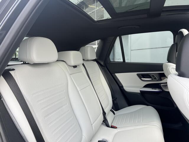 Mercedes-Benz GLC-KLASSE 400 e 4MATIC Sport Edition | AMG Line | Grijs Interieur | Premium Pakket | Night Pakket | Winter Pakket | Panoramadak | Trekhaak | Burmester 3D Surround | 360° Camera | DISTRONIC Afstandsassistent | Elektrisch Verstelbare Stoelen + Memory