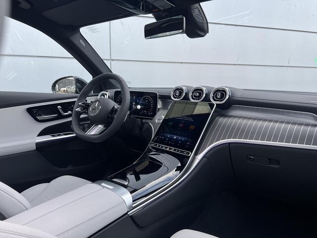Mercedes-Benz GLC-KLASSE 400 e 4MATIC Sport Edition | AMG Line | Grijs Interieur | Premium Pakket | Night Pakket | Winter Pakket | Panoramadak | Trekhaak | Burmester 3D Surround | 360° Camera | DISTRONIC Afstandsassistent | Elektrisch Verstelbare Stoelen + Memory