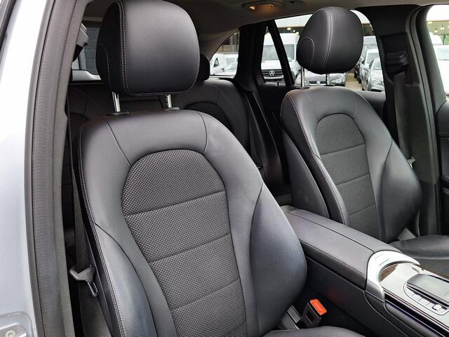 Mercedes-Benz GLC-KLASSE 300e 4MATIC Premium Plus | Panoramadak | Trekhaak | DISTRONIC | 360? camera | Memory pakket | Sfeerverlichting | HUD | Treeplanken | Elektrische achterklep
