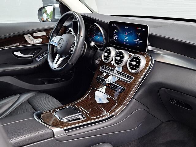 Mercedes-Benz GLC-KLASSE 300e 4MATIC Premium Plus | Panoramadak | Trekhaak | DISTRONIC | 360? camera | Memory pakket | Sfeerverlichting | HUD | Treeplanken | Elektrische achterklep