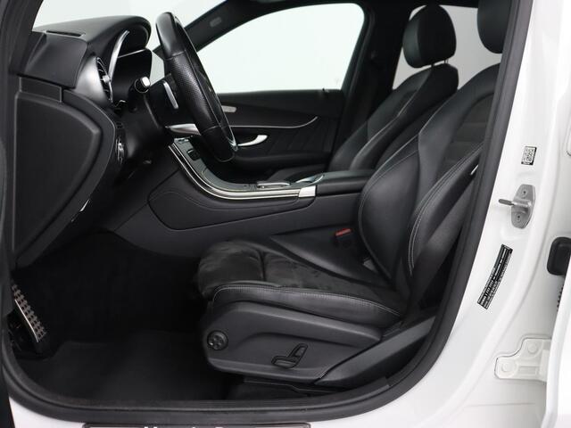 Mercedes-Benz GLC-KLASSE 300de 4MATIC AMG Night | Panoramadak | Adaptive cruise | Trekhaak | Stoelverwarming | Carplay | Leder/Alcantara | Digital Cockpit | 360 Camera | Park Assist