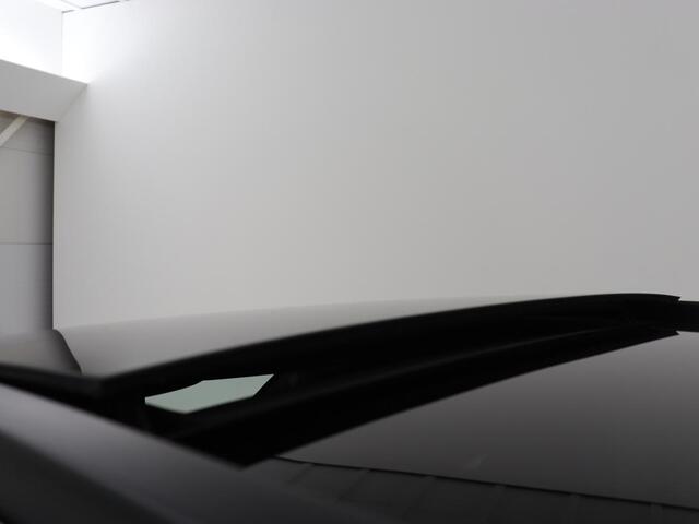 Mercedes-Benz GLC-KLASSE 300de 4MATIC AMG Night | Panoramadak | Adaptive cruise | Trekhaak | Stoelverwarming | Carplay | Leder/Alcantara | Digital Cockpit | 360 Camera | Park Assist