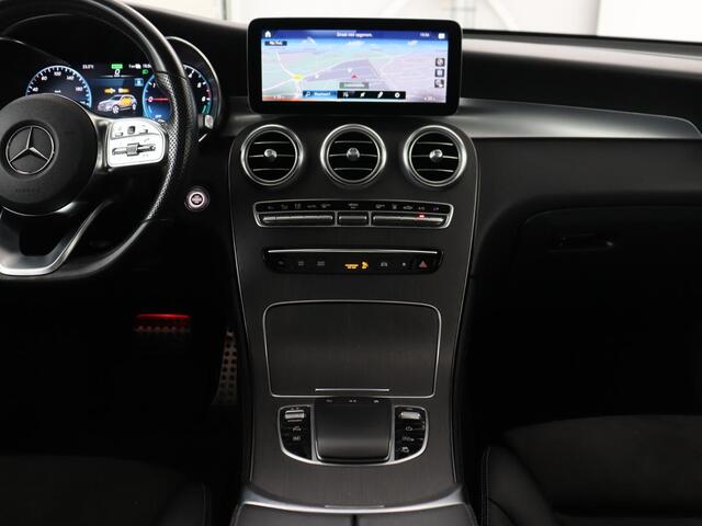 Mercedes-Benz GLC-KLASSE 300de 4MATIC AMG Night | Panoramadak | Adaptive cruise | Trekhaak | Stoelverwarming | Carplay | Leder/Alcantara | Digital Cockpit | 360 Camera | Park Assist