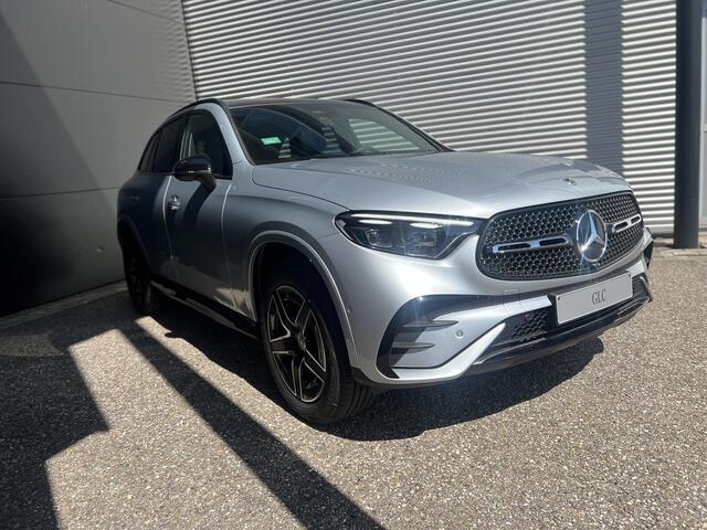 Mercedes-Benz GLC-KLASSE 400 e 4MATIC Sport Edition | AMG Line | Premium Pakket | Night Pakket | Winter Pakket | Panoramadak | Trekhaak | 360° Camera | DISTRONIC Afstandsassistent | Elektrisch Verstelbare Stoelen + Memory | Stuurverwarming | Apple CarPlay | Android Auto