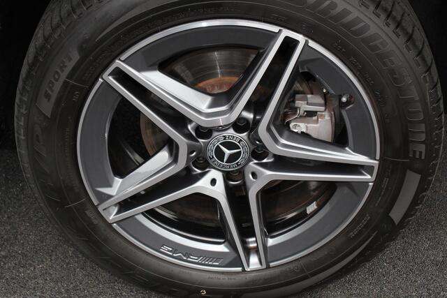 Mercedes-Benz GLC-KLASSE 300e 4MATIC AMG PHEV | Navigatie | Half leder Sportstoelen | Camera | Dab | Led | Electrisch bedienbare achterklep | 19"Lichtmetalen Velgen | Extra getint glas |