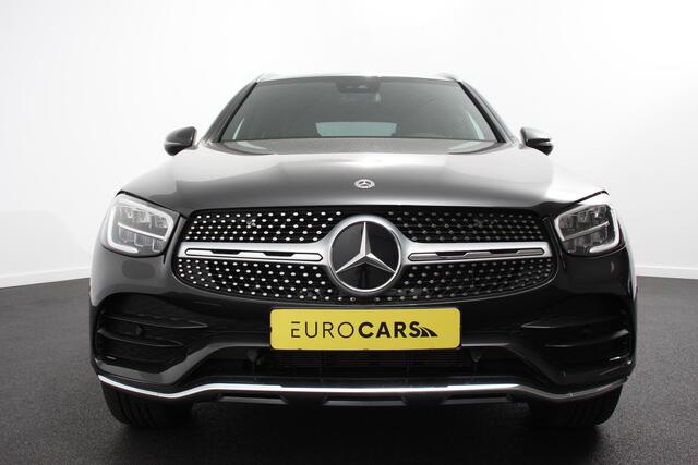 Mercedes-Benz GLC-KLASSE 300e 4MATIC AMG PHEV | Navigatie | Half leder Sportstoelen | Camera | Dab | Led | Electrisch bedienbare achterklep | 19"Lichtmetalen Velgen | Extra getint glas |
