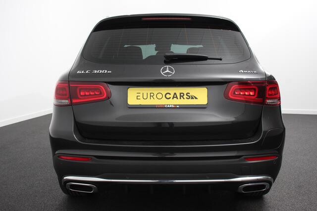 Mercedes-Benz GLC-KLASSE 300e 4MATIC AMG PHEV | Navigatie | Half leder Sportstoelen | Camera | Dab | Led | Electrisch bedienbare achterklep | 19"Lichtmetalen Velgen | Extra getint glas |