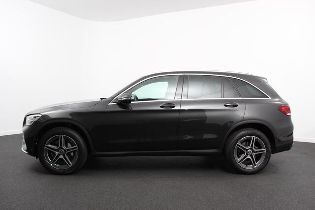 Mercedes-Benz GLC-KLASSE 300e 4MATIC AMG PHEV | Navigatie | Half leder Sportstoelen | Camera | Dab | Led | Electrisch bedienbare achterklep | 19"Lichtmetalen Velgen | Extra getint glas |