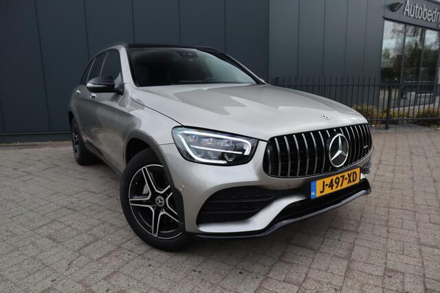 Mercedes-Benz GLC-KLASSE 200 4MATIC AMG Business Solution Facelift. Panoramadak Camera Leder Sfeerverlichting Afneembare Trekhaak.