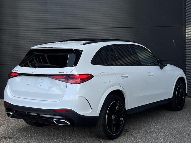 Mercedes-Benz GLC-KLASSE 300 e 4MATIC Sport Edition | AMG Line | Leder Zwart | Premium Pakket | Night Pakket | Winter Pakket | Panoramadak | Burmester 3D Surround | 360° Camera | DISTRONIC Afstandsassistent | Elektrisch Verstelbare Stoelen + Memory | Stuurverwarming