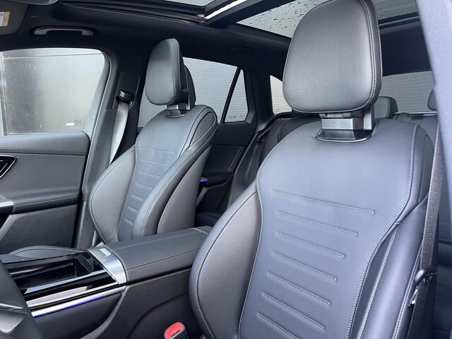 Mercedes-Benz GLC-KLASSE 300 e 4MATIC Sport Edition | AMG Line | Leder Zwart | Premium Pakket | Night Pakket | Winter Pakket | Panoramadak | Burmester 3D Surround | 360° Camera | DISTRONIC Afstandsassistent | Elektrisch Verstelbare Stoelen + Memory | Stuurverwarming