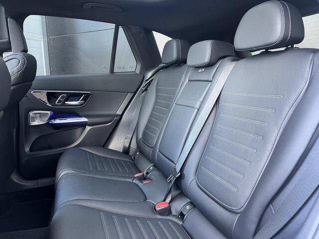 Mercedes-Benz GLC-KLASSE 300 e 4MATIC Sport Edition | AMG Line | Leder Zwart | Premium Pakket | Night Pakket | Winter Pakket | Panoramadak | Burmester 3D Surround | 360° Camera | DISTRONIC Afstandsassistent | Elektrisch Verstelbare Stoelen + Memory | Stuurverwarming