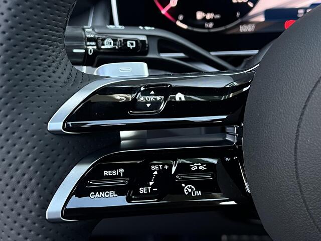 Mercedes-Benz GLC-KLASSE 300 e 4MATIC Sport Edition | AMG Line | Leder Zwart | Premium Pakket | Night Pakket | Winter Pakket | Panoramadak | Burmester 3D Surround | 360° Camera | DISTRONIC Afstandsassistent | Elektrisch Verstelbare Stoelen + Memory | Stuurverwarming