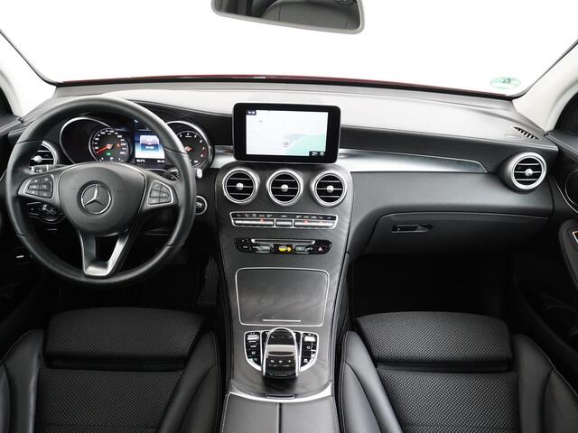 Mercedes-Benz GLC-KLASSE 250 4MATIC Business Solution AMG Panoramadak Trekhaak Luchtvering 360 Camera Memory