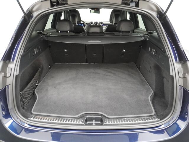 Mercedes-Benz GLC-KLASSE 300e 4MATIC AMG // NIEUW Model // Trekhaak // Distronic // 360 Camera // Memory Stoelen // Digital Light // Sfeerverlichting // Carplay