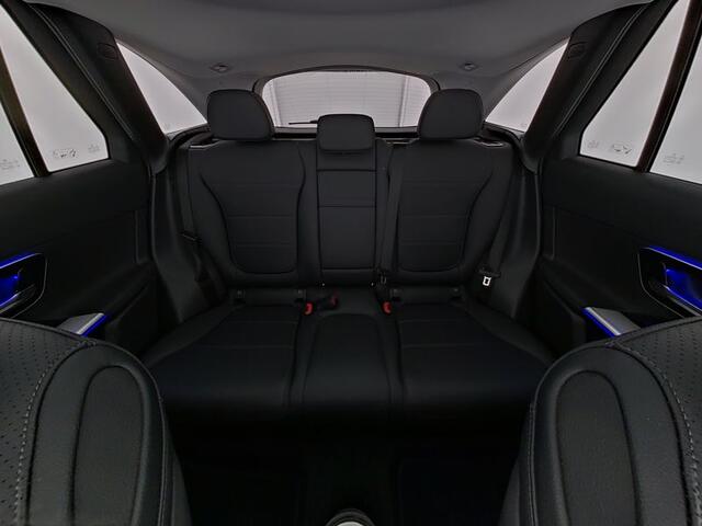 Mercedes-Benz GLC-KLASSE 300 e 4MATIC Plug-In Hybride AVANTGARDE Advanced Plus | Trekhaak | Panorama Schuif-Kanteldak | Stuur en Stoelverwarming | Sfeerverlichting | Memory Voorstoelen. Inclusief 24 maanden MB Certified garantie voor Europa.