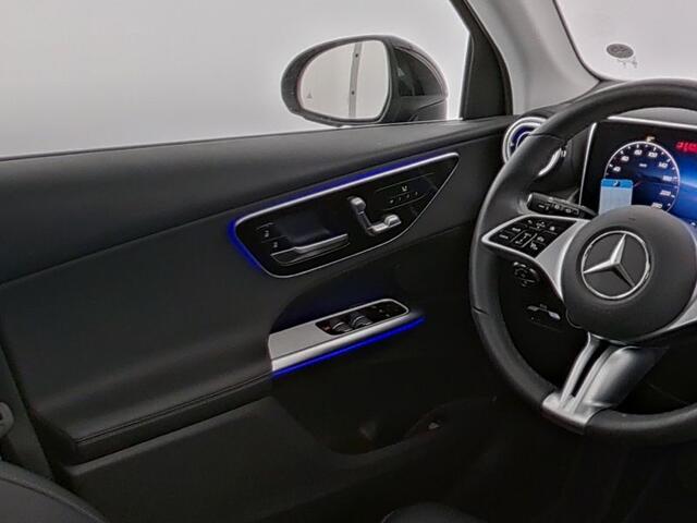 Mercedes-Benz GLC-KLASSE 300 e 4MATIC Plug-In Hybride AVANTGARDE Advanced Plus | Trekhaak | Panorama Schuif-Kanteldak | Stuur en Stoelverwarming | Sfeerverlichting | Memory Voorstoelen. Inclusief 24 maanden MB Certified garantie voor Europa.