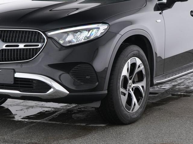 Mercedes-Benz GLC-KLASSE 300 e 4MATIC Plug-In Hybride AVANTGARDE Advanced Plus | Trekhaak | Panorama Schuif-Kanteldak | Stuur en Stoelverwarming | Sfeerverlichting | Memory Voorstoelen. Inclusief 24 maanden MB Certified garantie voor Europa.