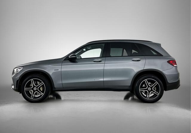 Mercedes-Benz GLC-KLASSE 300e 4MATIC AMG | Night pakket | Trekhaak | Alarm SCM3 | Spiegel pakket | Stoelverwarming | Parktronic + camera achter | Inclusief 24 maanden MB Certified garantie voor Europa.