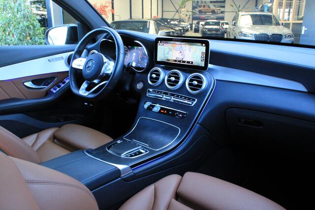 Mercedes-Benz GLC-KLASSE Coupé 300e 4M AMG Schuifdak | Trekhaak | Bruin Leder | 360 Camera | Night | 21" AMG Velgen | BTW