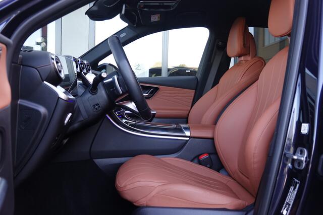 Mercedes-Benz GLC-KLASSE 300e 4MATIC AMG Line | Luchtvering | Trekhaak | Premium Pakket Keyless Go | Rondom Camera's | Adaptieve Cruise Control | Nappa Leder |
