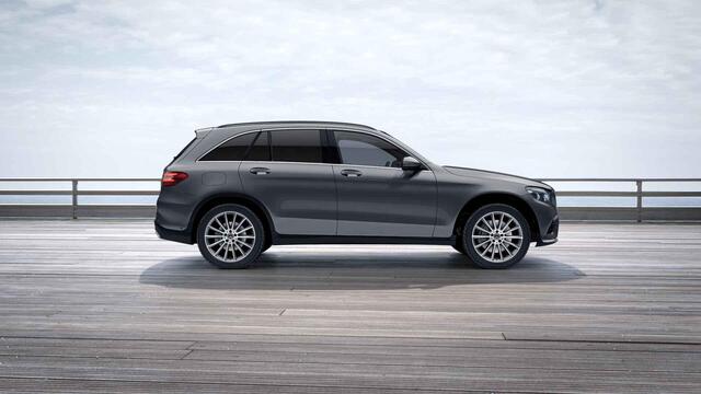 Mercedes-Benz GLC-KLASSE 250 4MATIC Premium | AMG | Panoramadak | Trekhaak | 360 graden camera | 20" lichtmetalen velgen |