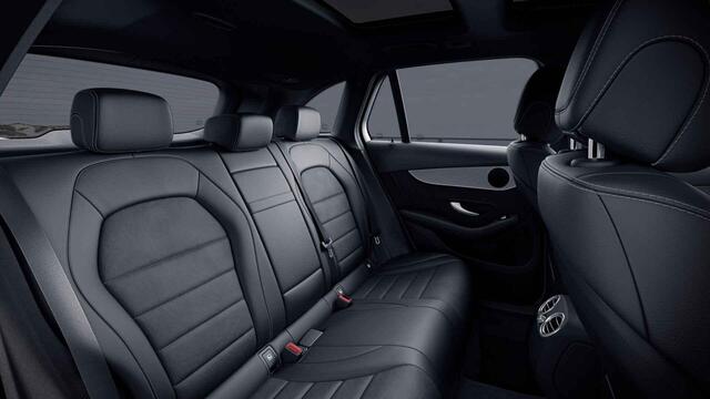 Mercedes-Benz GLC-KLASSE 250 4MATIC Premium | AMG | Panoramadak | Trekhaak | 360 graden camera | 20" lichtmetalen velgen |